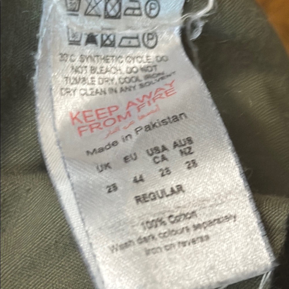 Green Cargo Pants Relaxed Fit - Picture 6 of 6